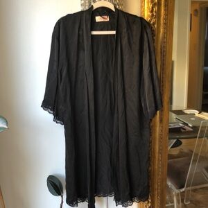 Papinelle Elegant Black 100% silk Lace Trim Robe size small